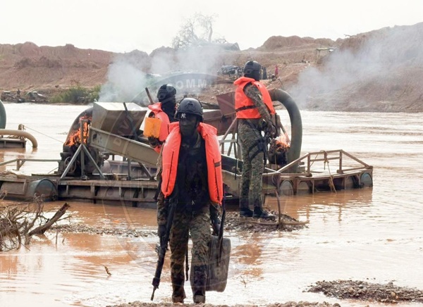 Lutte contre l’exploitation illégale des ressources naturelles : La gendarmerie détruit 27 dragues sur la Falémé